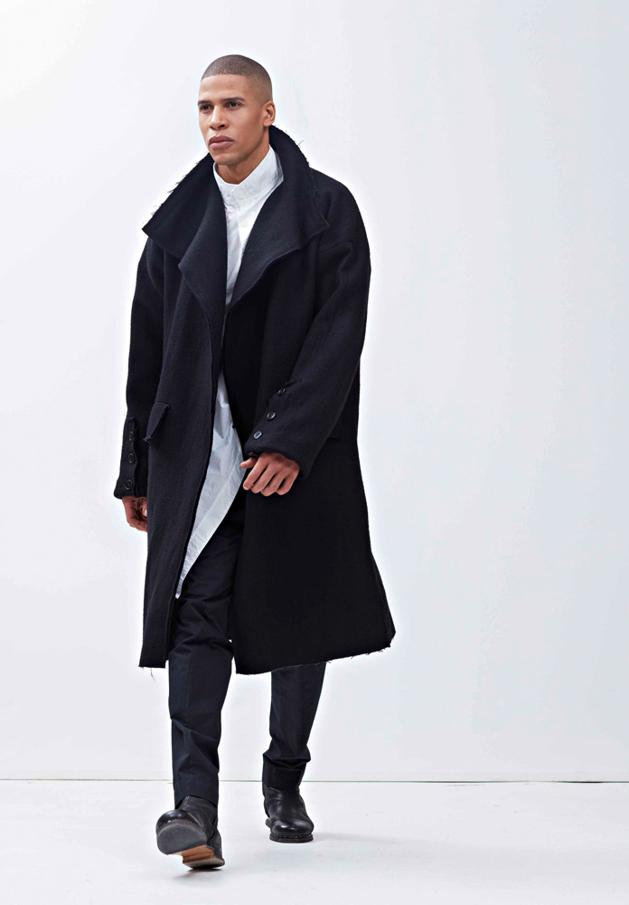 Azizi Herrenmantel in Übergröße aus Schurwolle